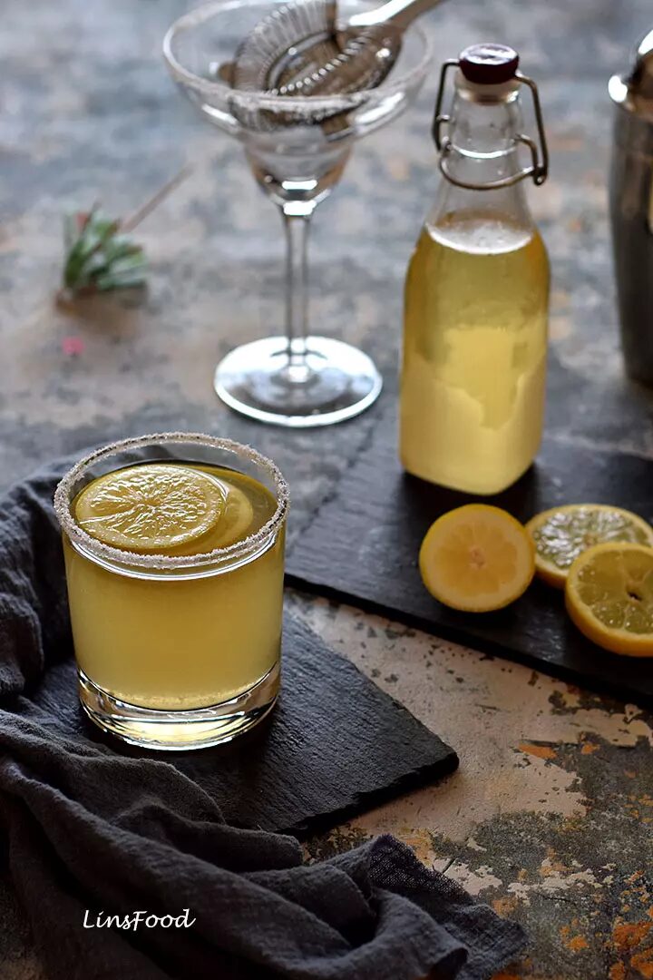 Limoncello Margarita in a glass placed on a table with lemon by the side.