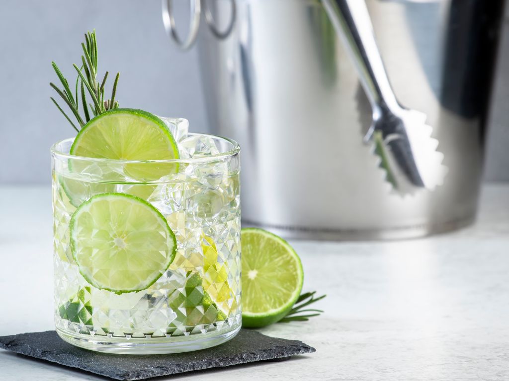 Tequila Soda - Low Calorie Tequila Drinks in a glass with lime